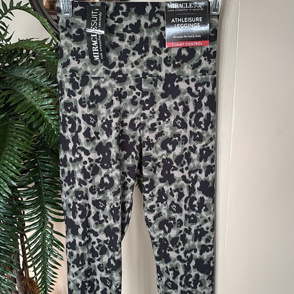 Brand New Miraclesuit Tummy Control Athleisure Leggings Tortoise Shell Green - Picture 6 of 16
